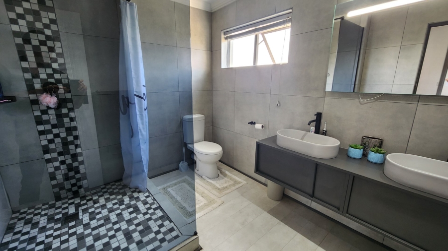 3 Bedroom Property for Sale in Bayview Western Cape